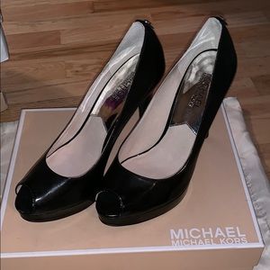 MICHAEL KORS black heels size 7